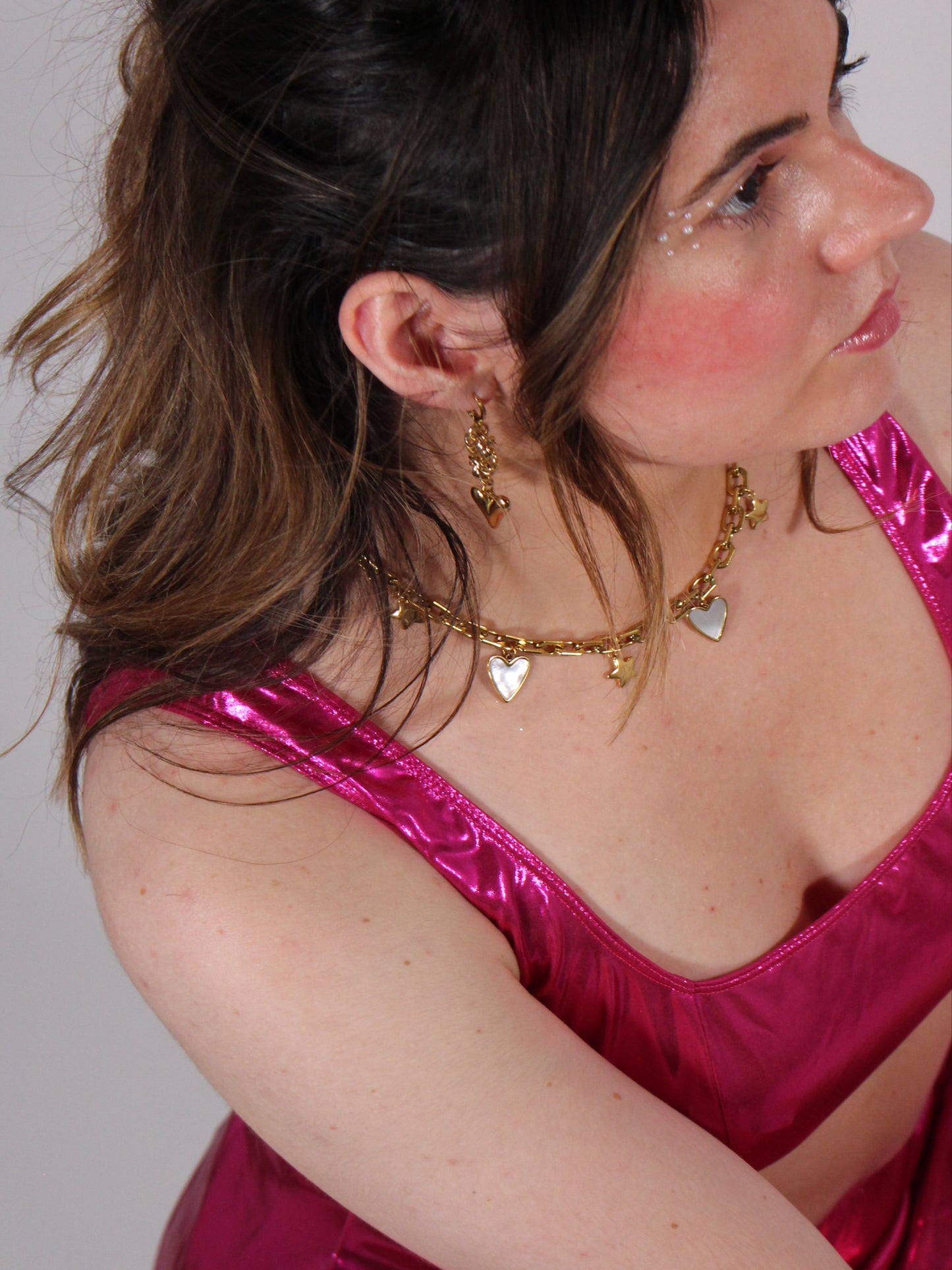 Glossy collier